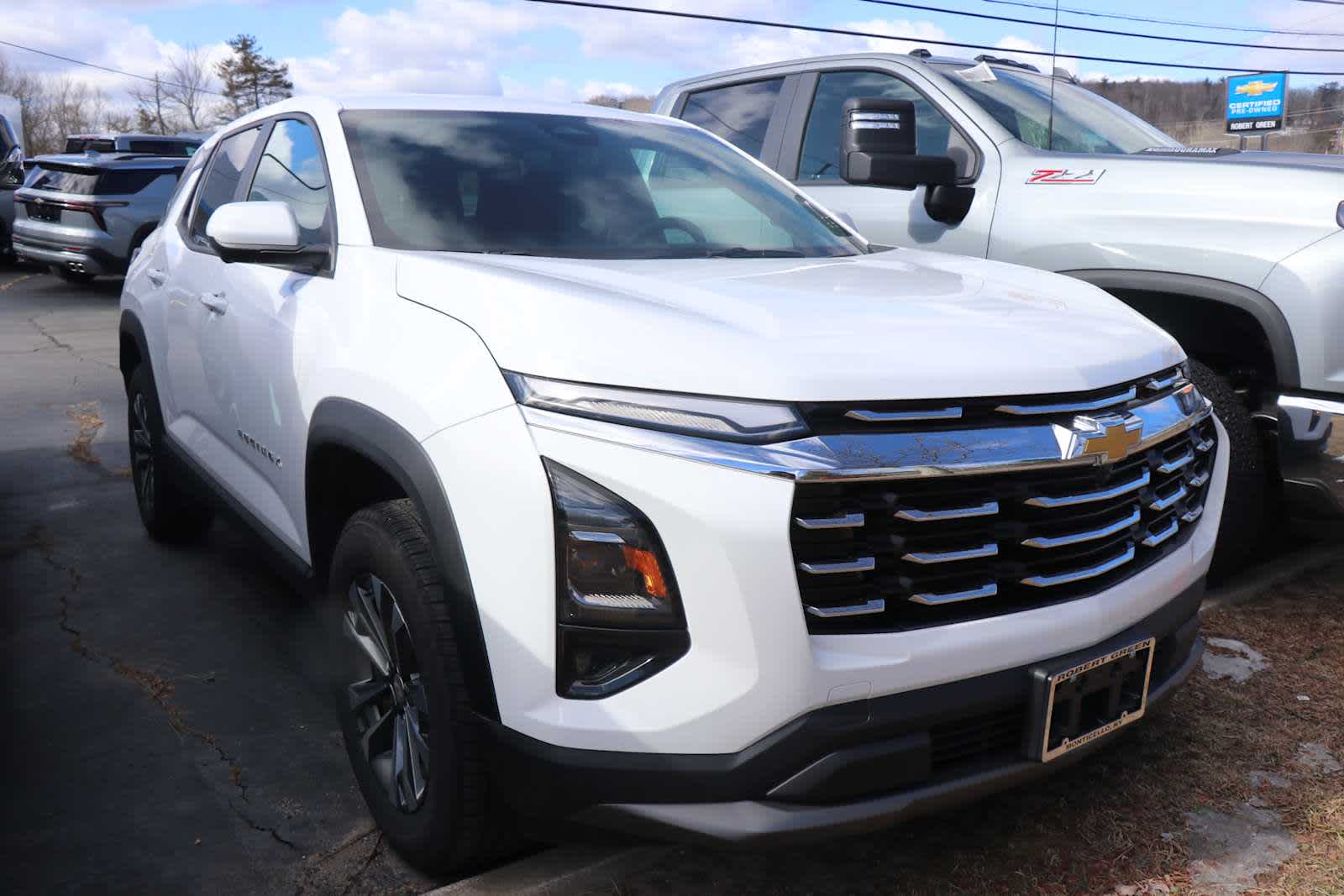 2025 Chevrolet Equinox LT photo 3