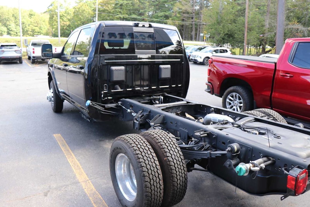 New 2025 Ram 3500 Chassis Cab Big Horn 4WD Crew Cab 60 CA 172.4 WB Pickup