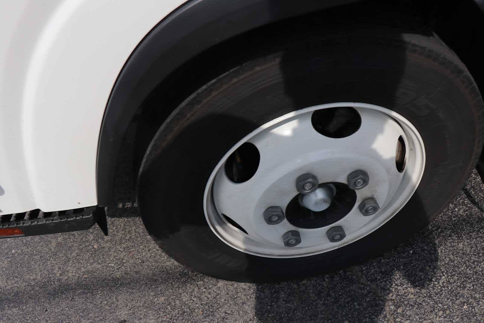 2023 Chevrolet Silverado 4500HD photo 2