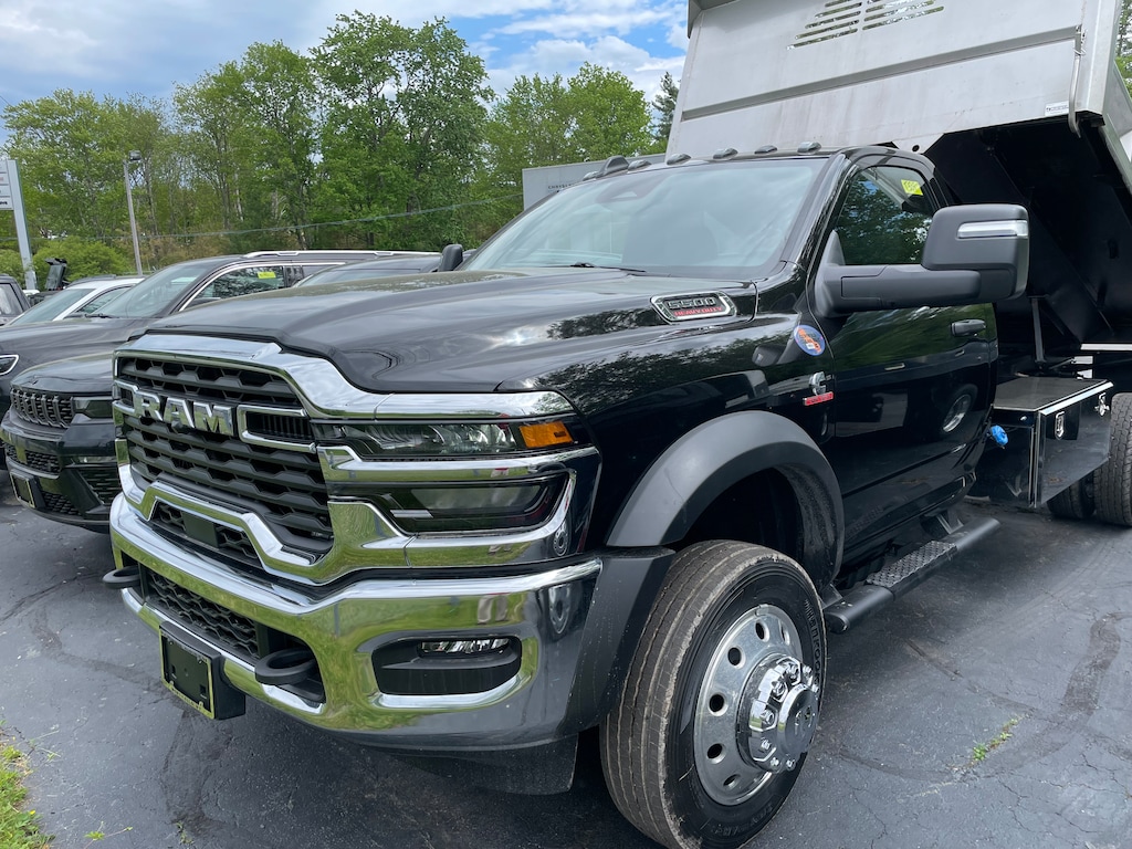 New 2026 Ram 5500 TRADESMAN CHASSIS REGULAR CAB 4X4 84' CA Pickup