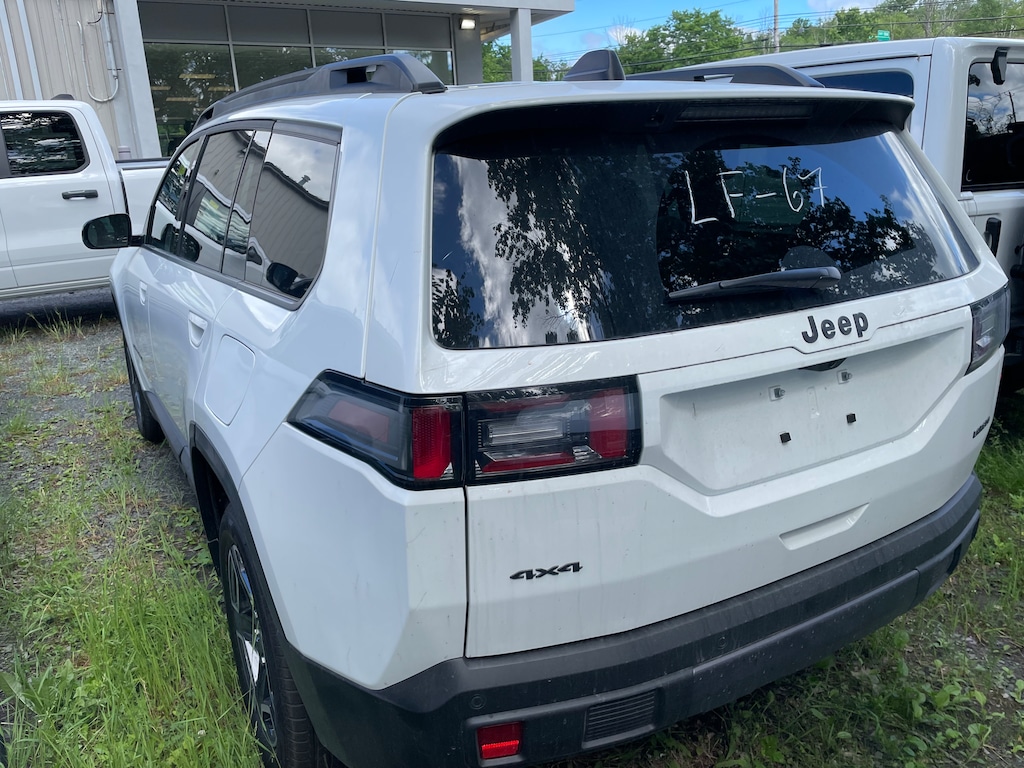 New 2026 Jeep Cherokee Laredo Sport Utility