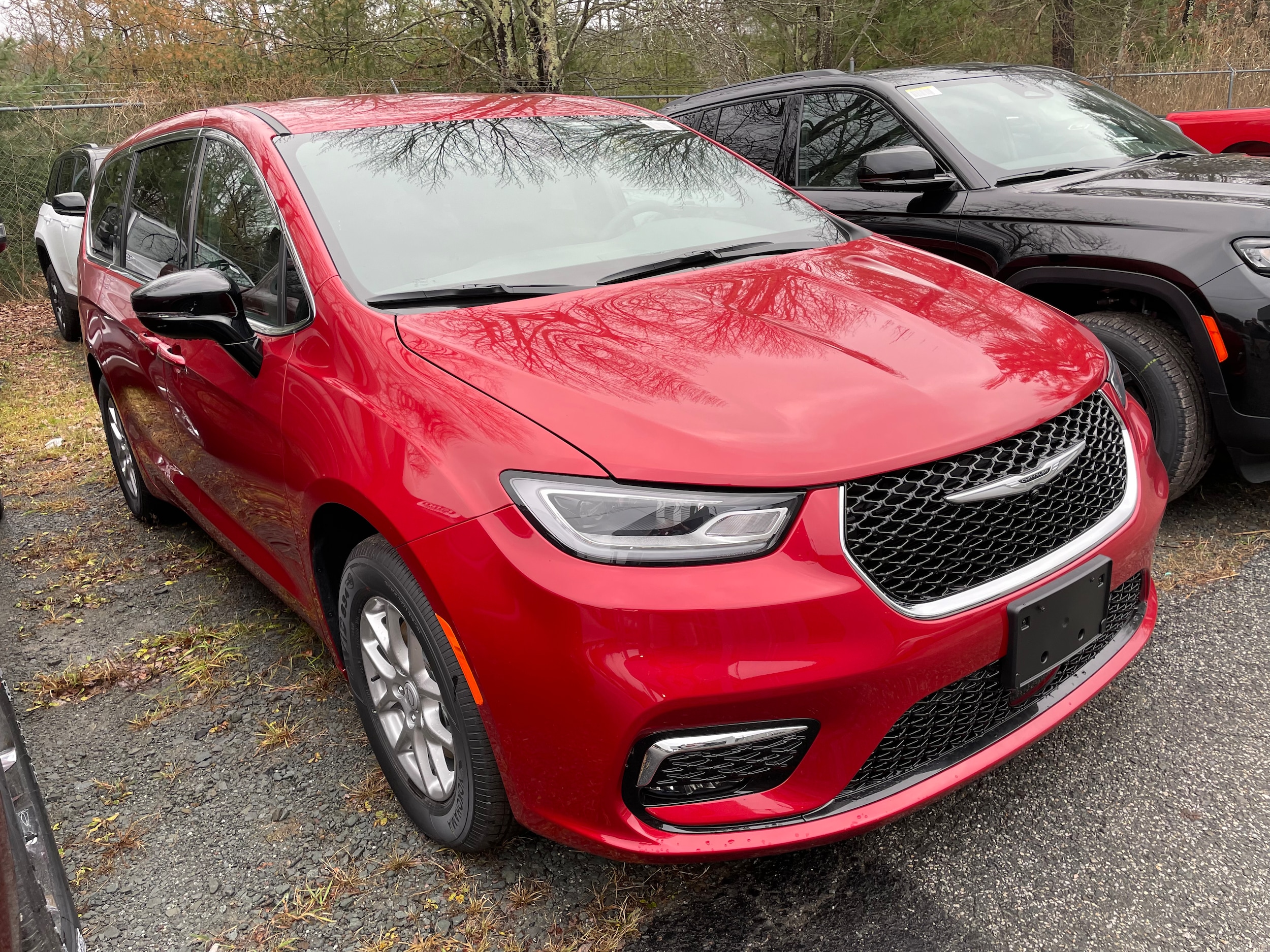 2026 Chrysler Pacifica Select's photo