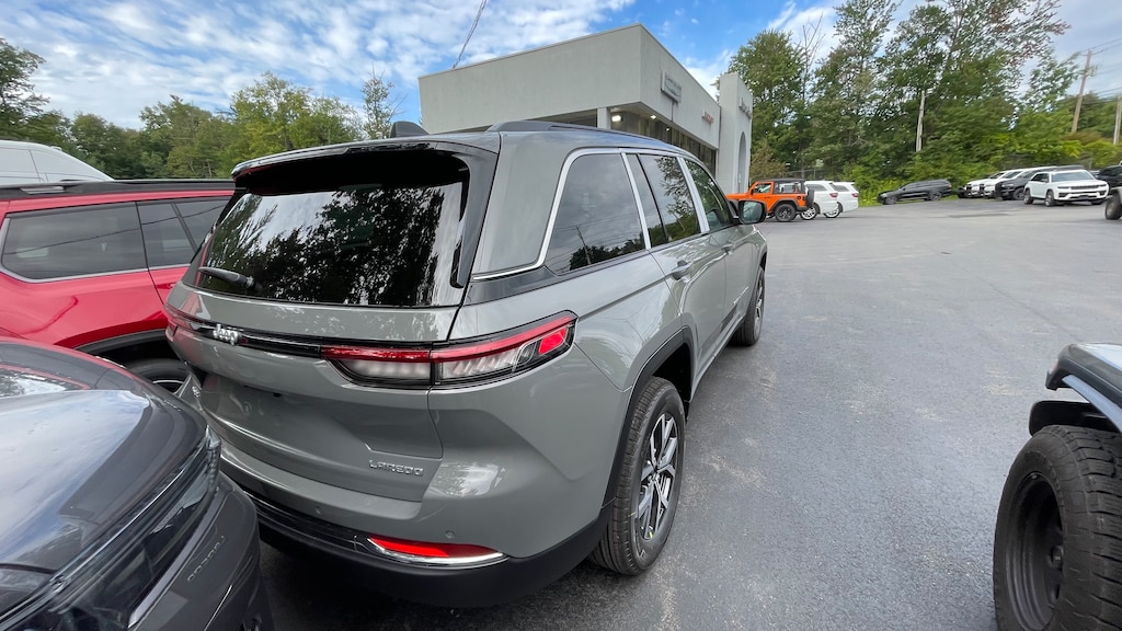 New 2027 Jeep Grand Cherokee Laredo X Sport Utility