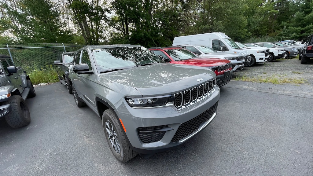 New 2027 Jeep Grand Cherokee Laredo X Sport Utility