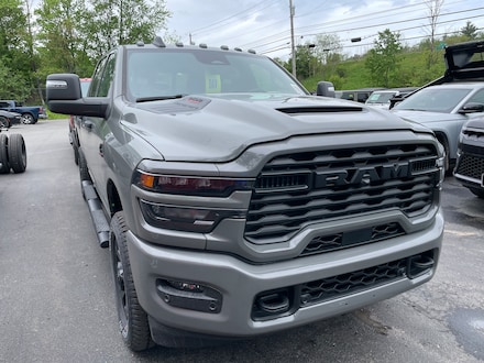 2026 Ram 2500 Black Express 4x4 Crew Cab 64 Box Pickup