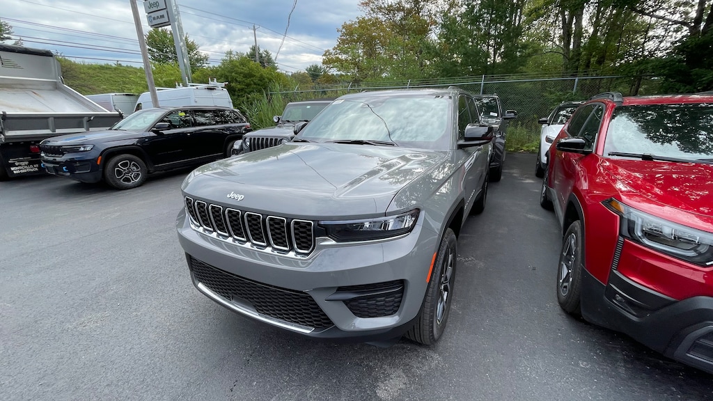 New 2027 Jeep Grand Cherokee Laredo X Sport Utility