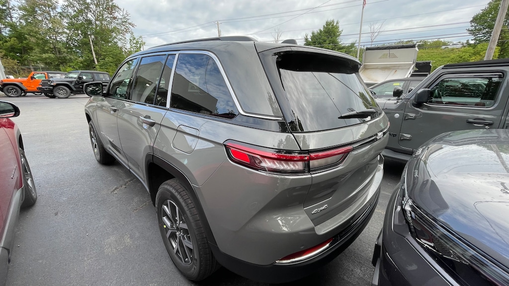 New 2027 Jeep Grand Cherokee Laredo X Sport Utility