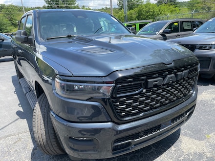2026 Ram 1500 Black Express 4x4 Crew Cab 64 Box Crew Cab