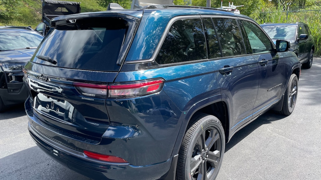 New 2027 Jeep Grand Cherokee Limited Reserve Sport Utility