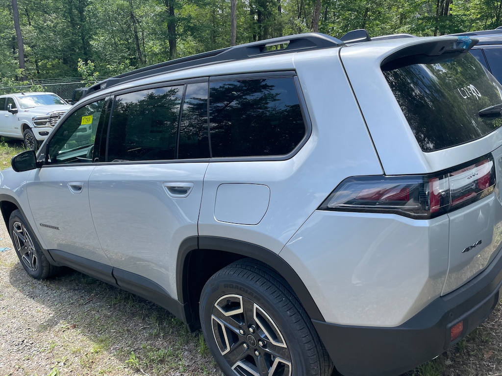 New 2026 Jeep Cherokee Laredo Sport Utility