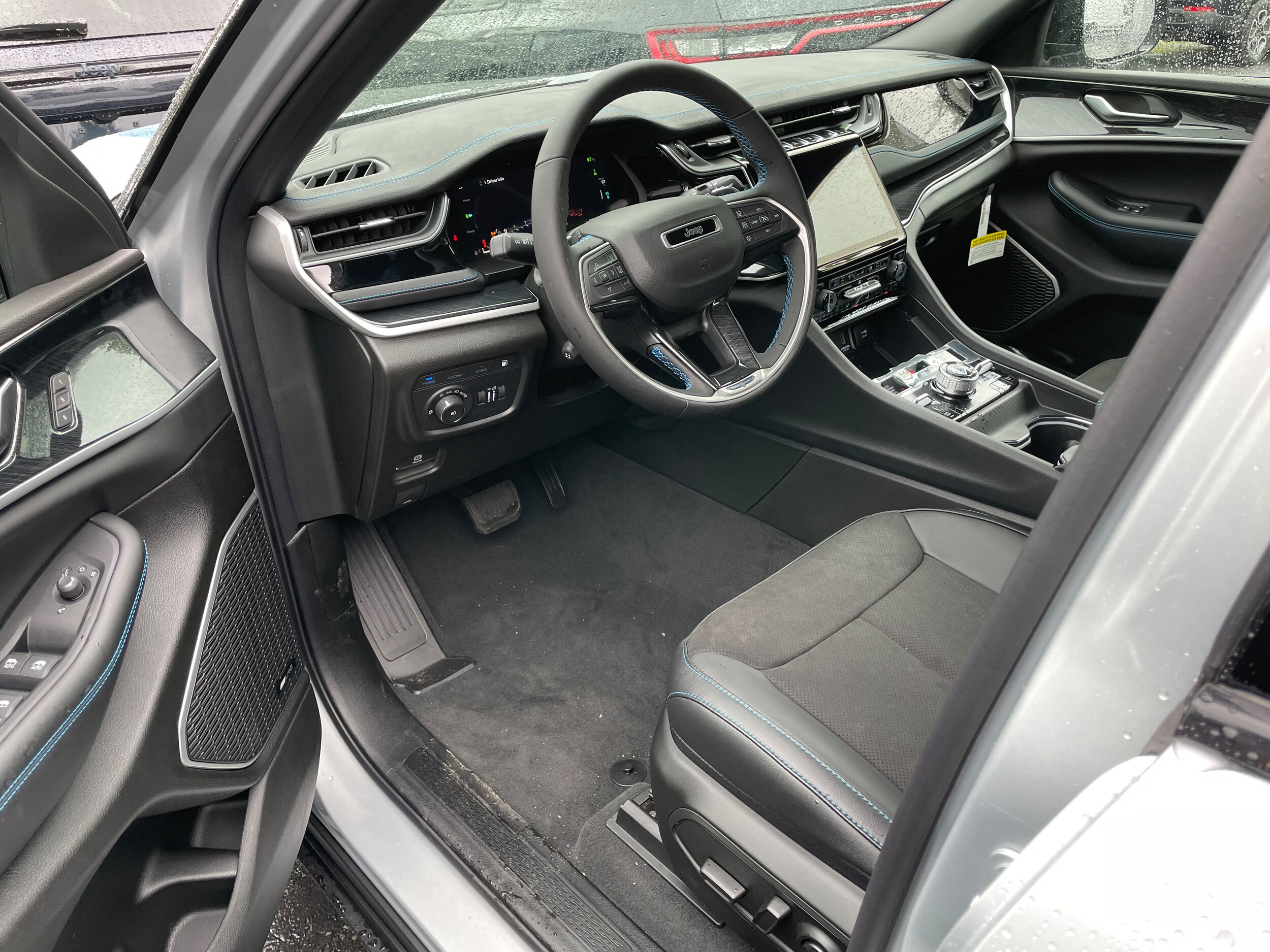 2023 Jeep Cherokee Trailhawk 4xe photo 3