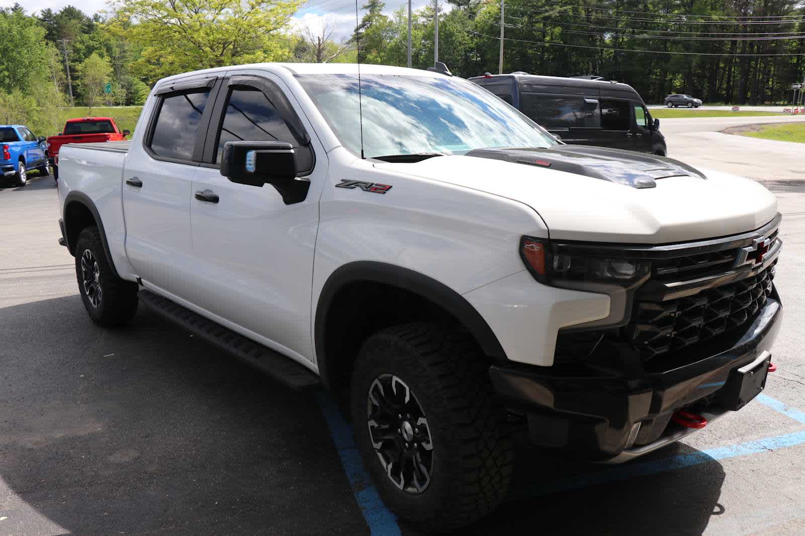 2024 Chevrolet Silverado 1500 ZR2 photo 2