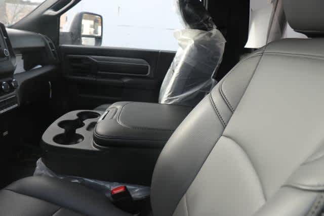 2024 Ram 5500 Tradesman photo 2