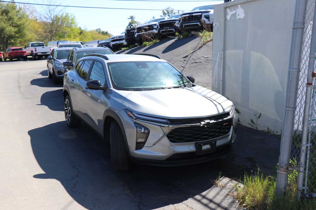 Used 2024 Chevrolet Trax 2RS SUV