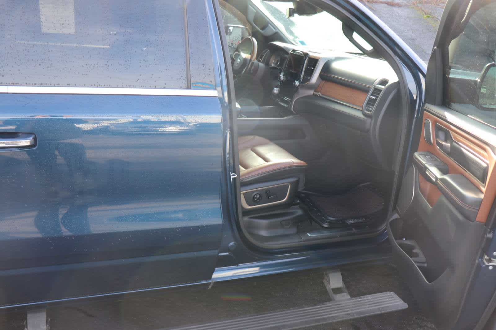 2019 Ram 1500 Longhorn photo 3