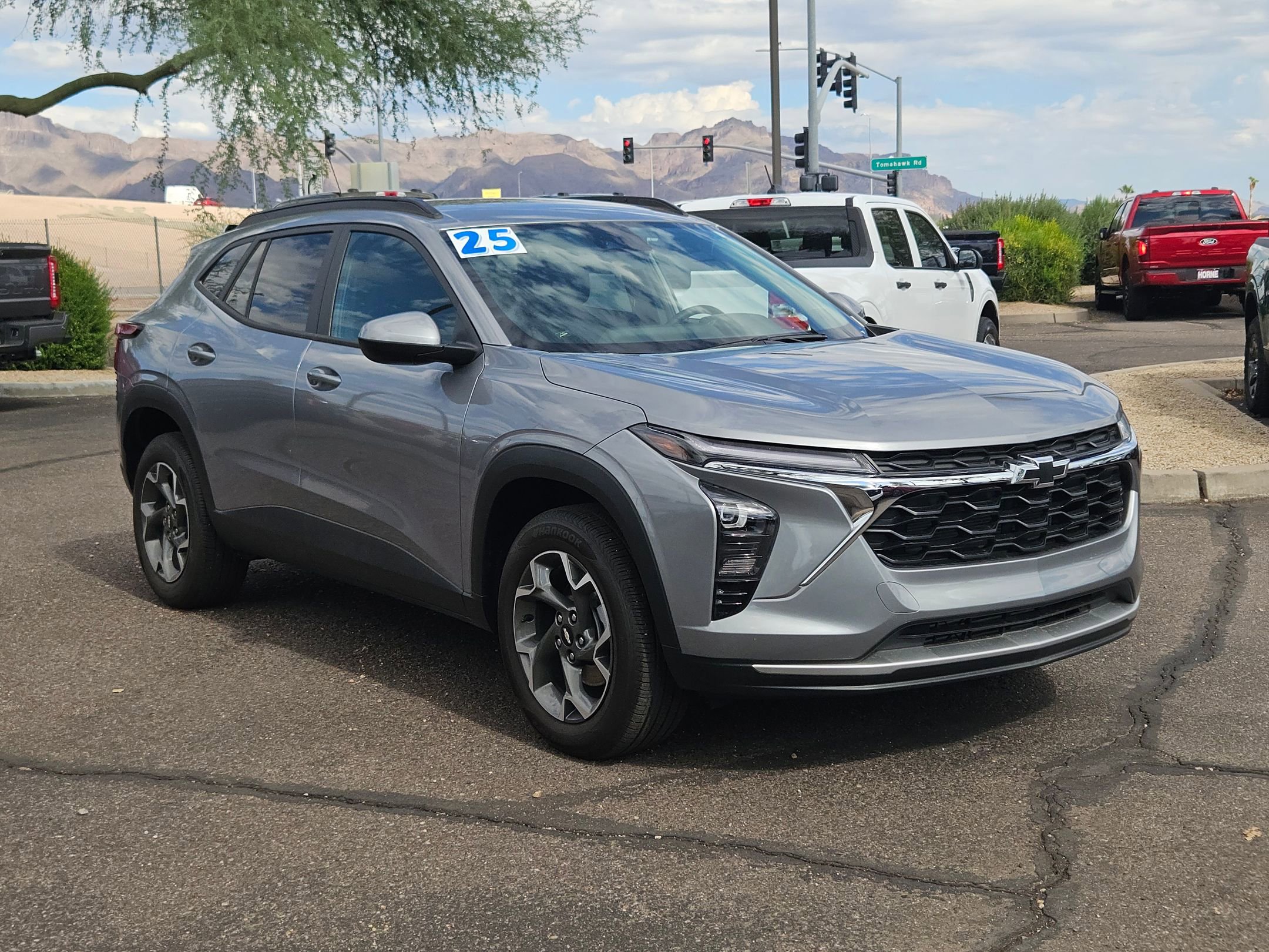 2025 Chevrolet Trax LT photo 2
