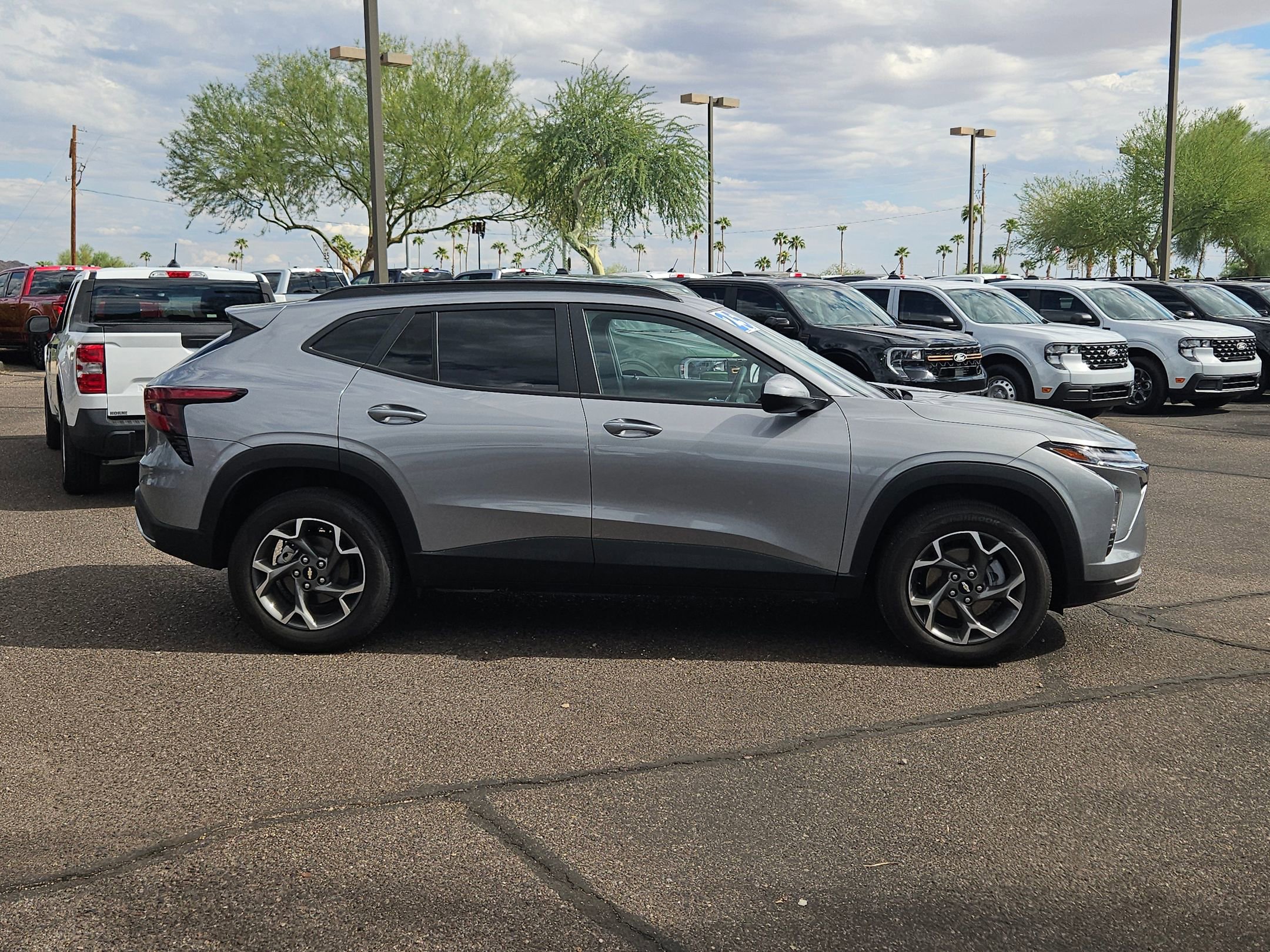 2025 Chevrolet Trax LT photo 3