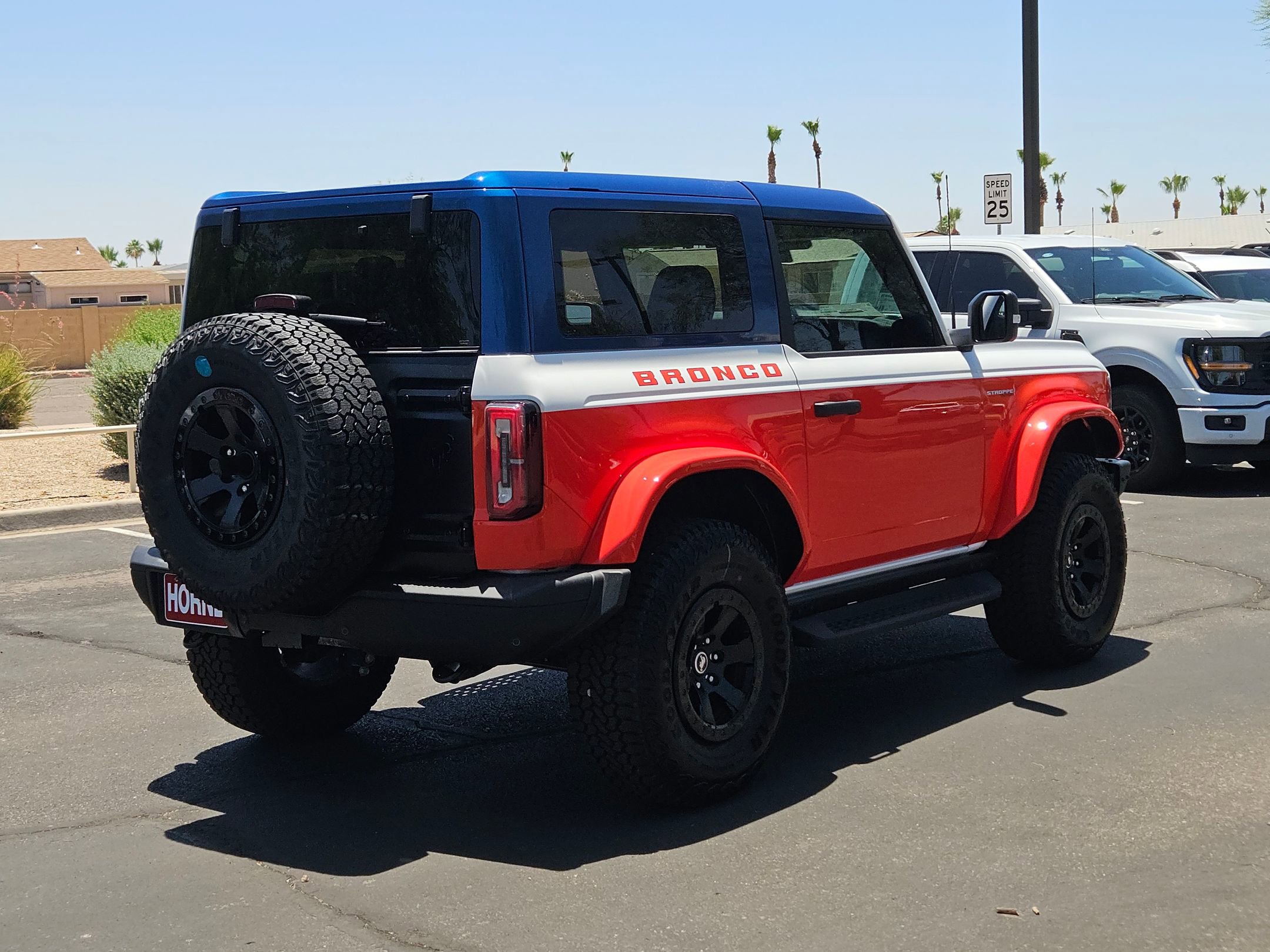 2025 Ford Bronco First Edition photo 4