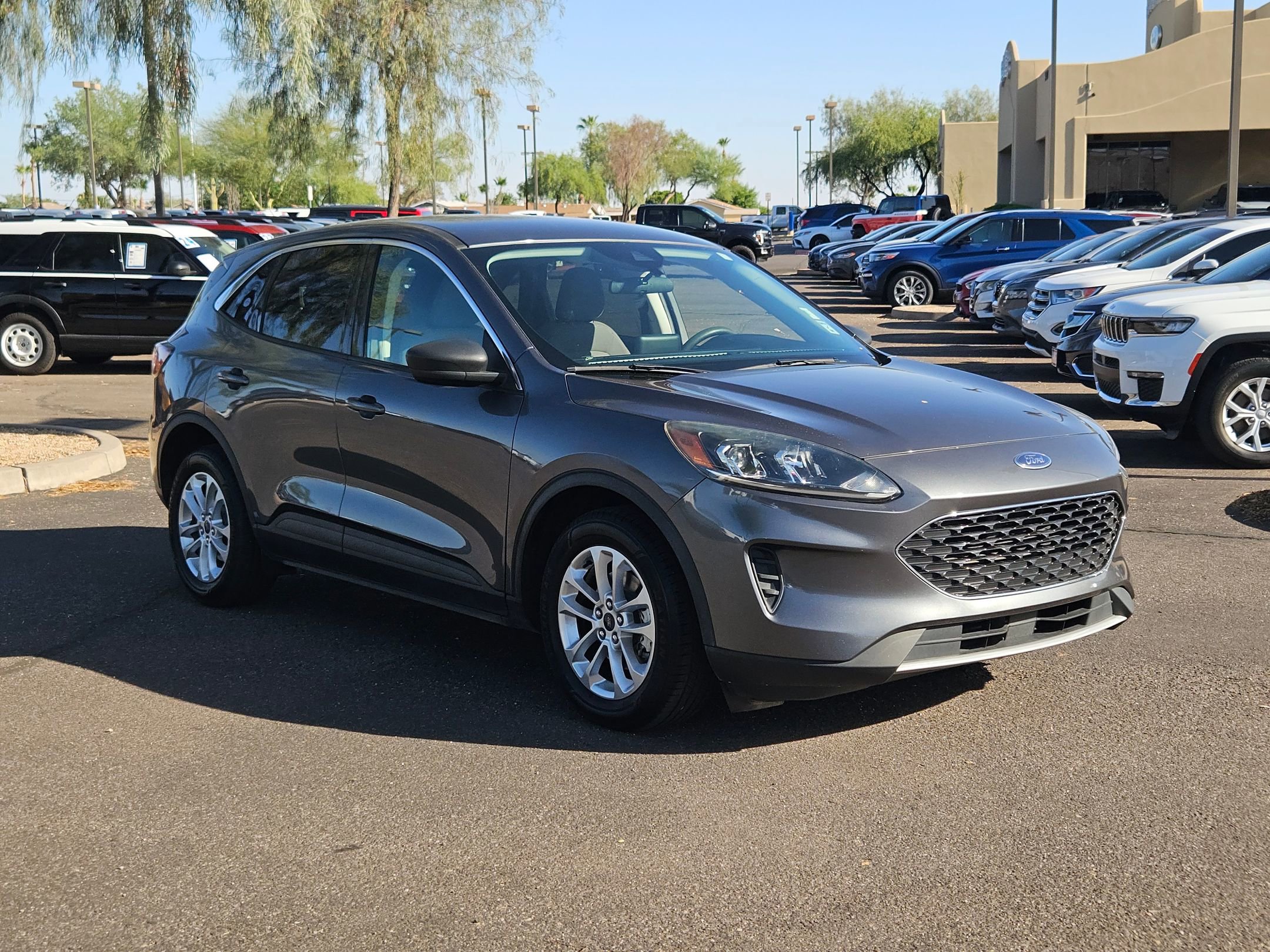 2022 Ford Escape SE photo 2