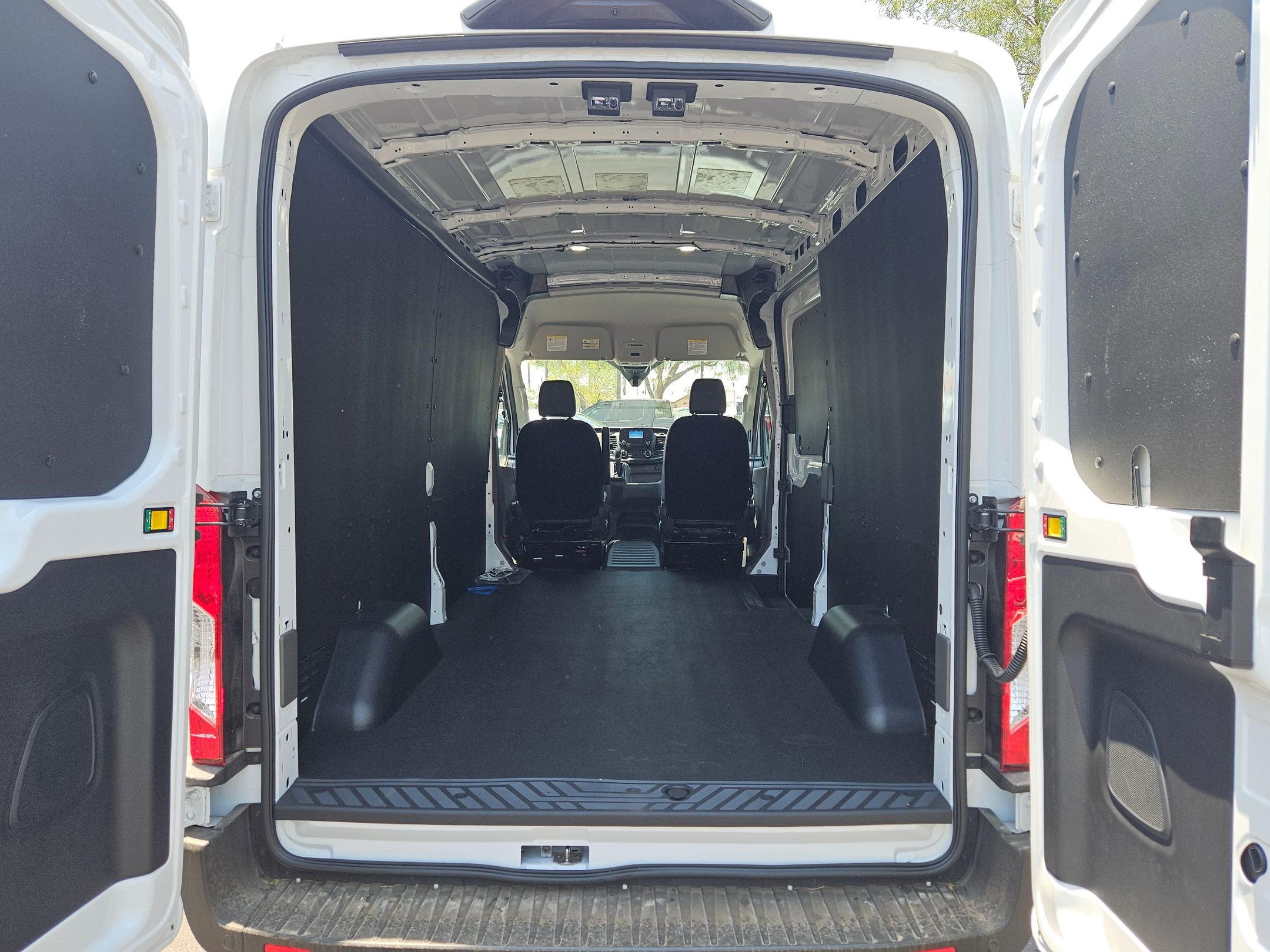 2025 Ford Transit photo 4