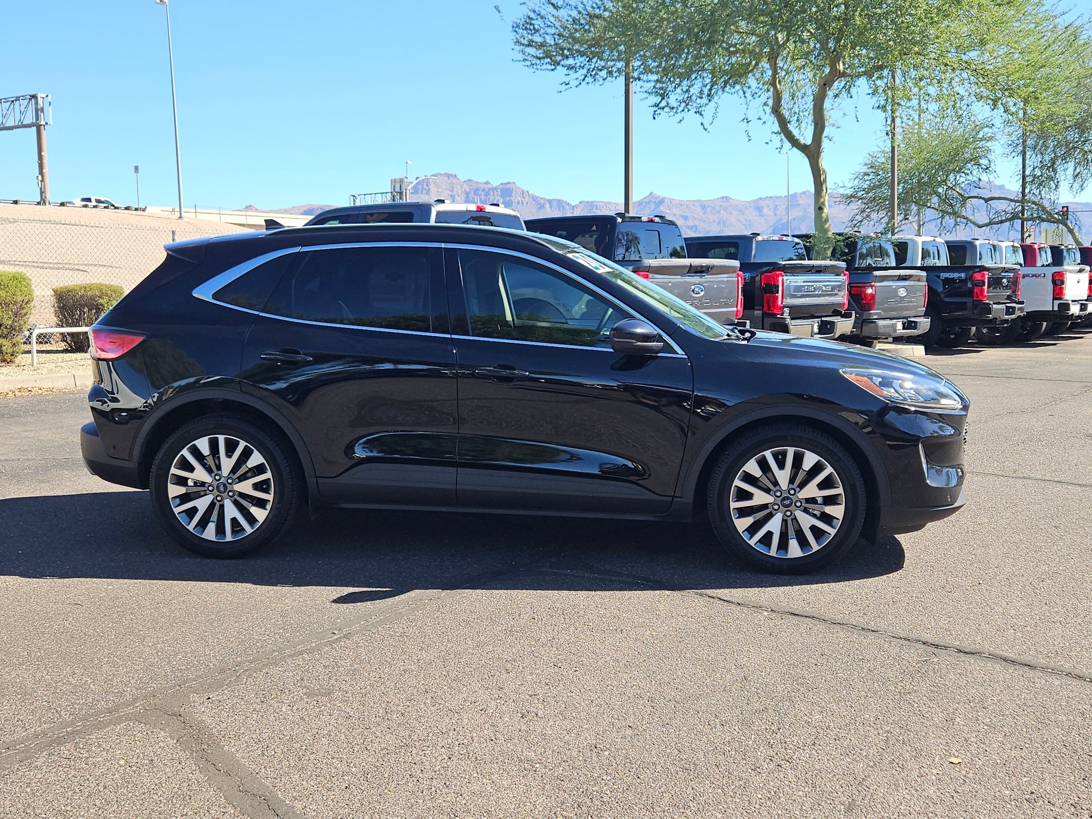 2020 Ford Escape Titanium Hybrid photo 2