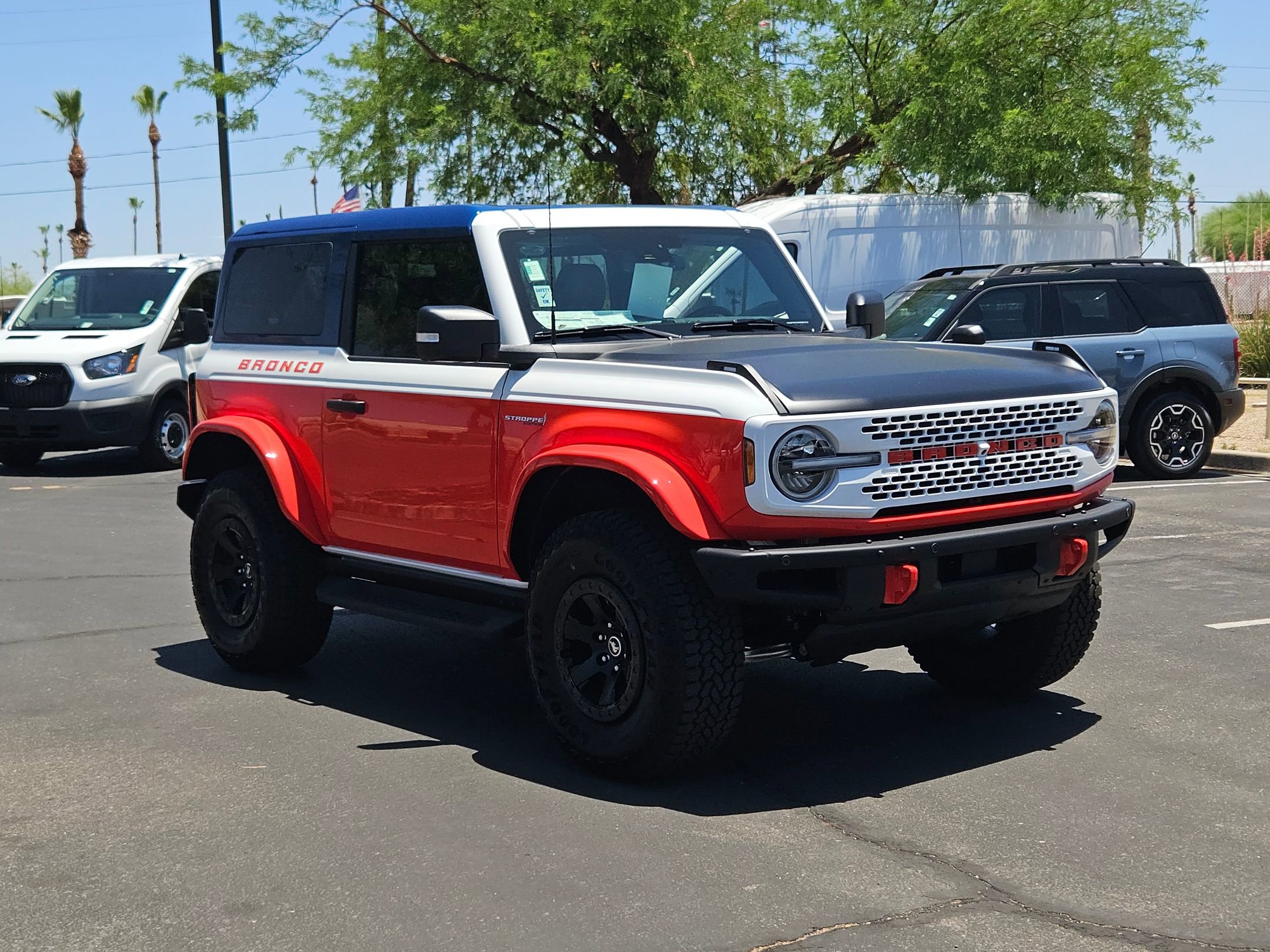 2025 Ford Bronco First Edition photo 3