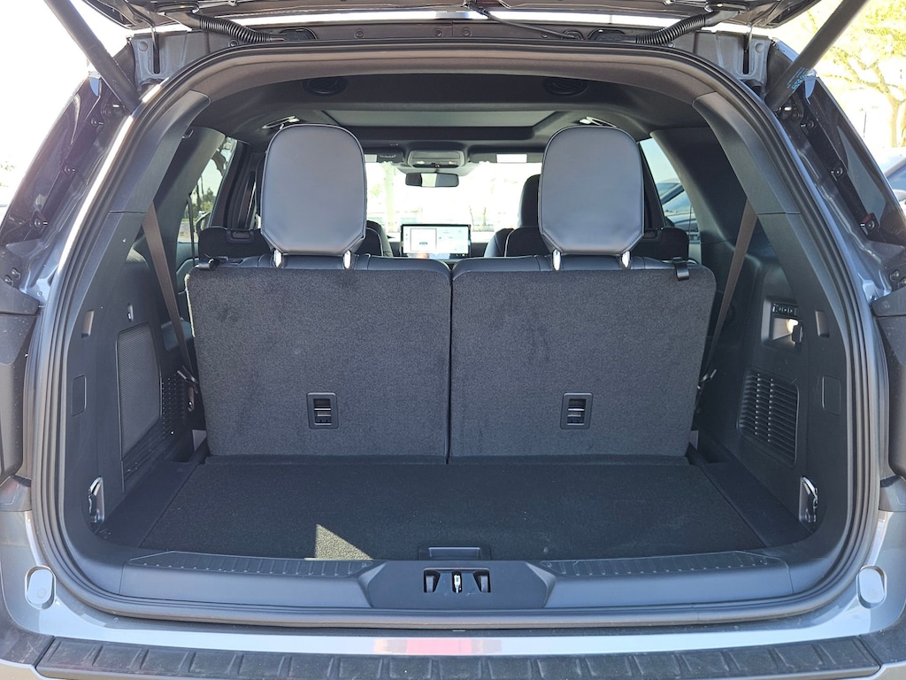 2026 Ford Explorer ST photo 3