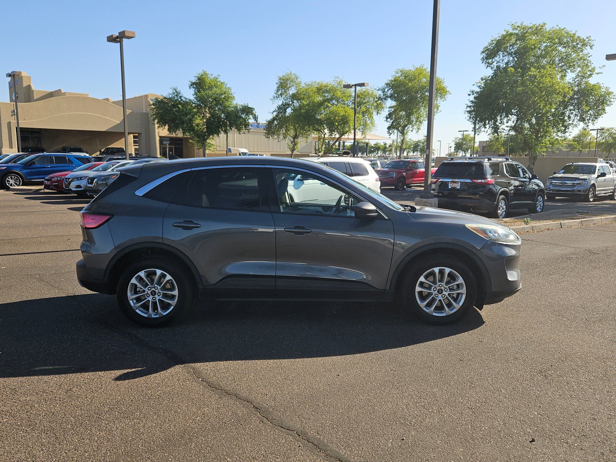 2022 Ford Escape SE photo 3
