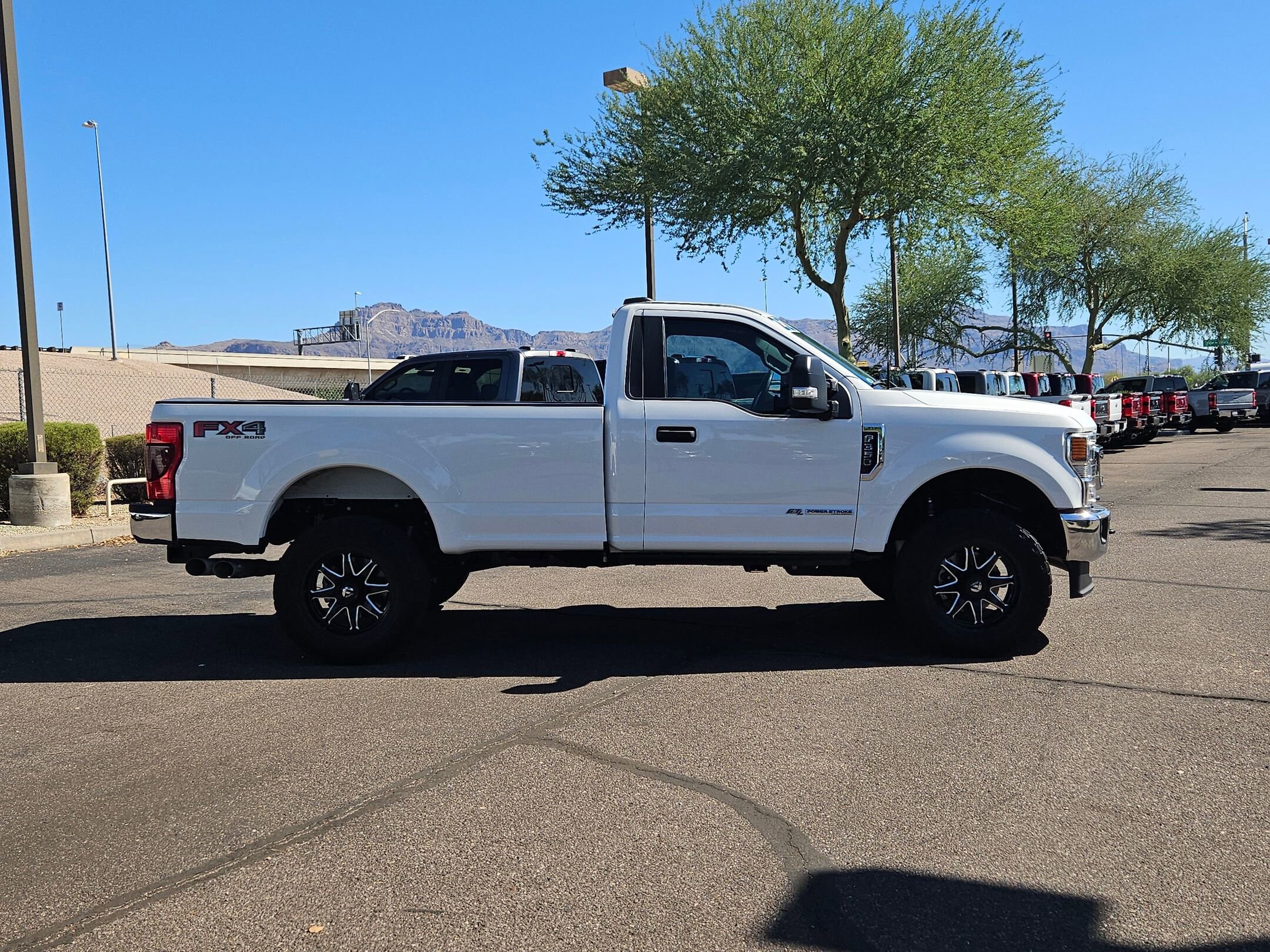 2022 Ford F-350 XLT photo 4