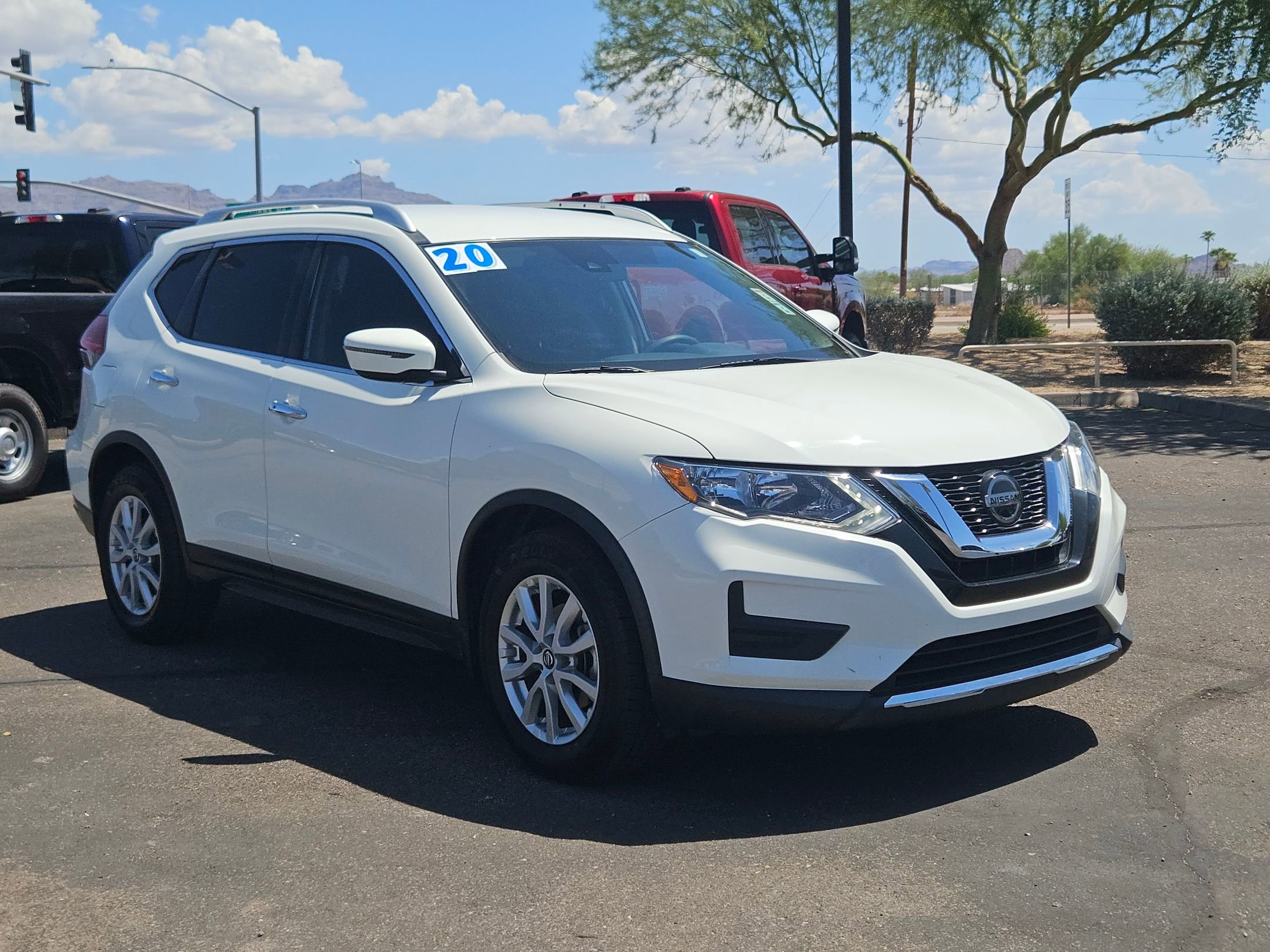 2020 Nissan Rogue SV photo 2