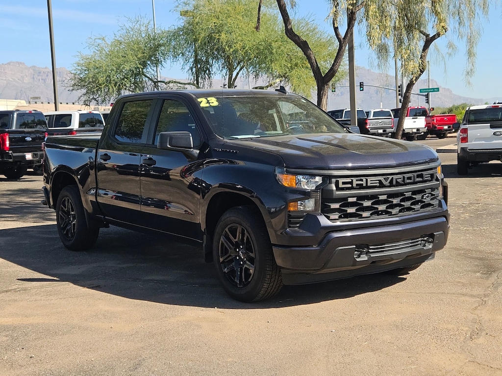 2023 Chevrolet Silverado 1500 Custom photo 3