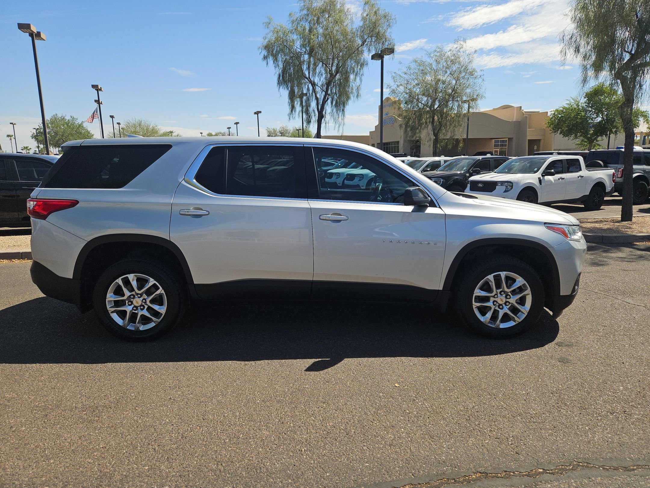 2021 Chevrolet Traverse LS photo 4