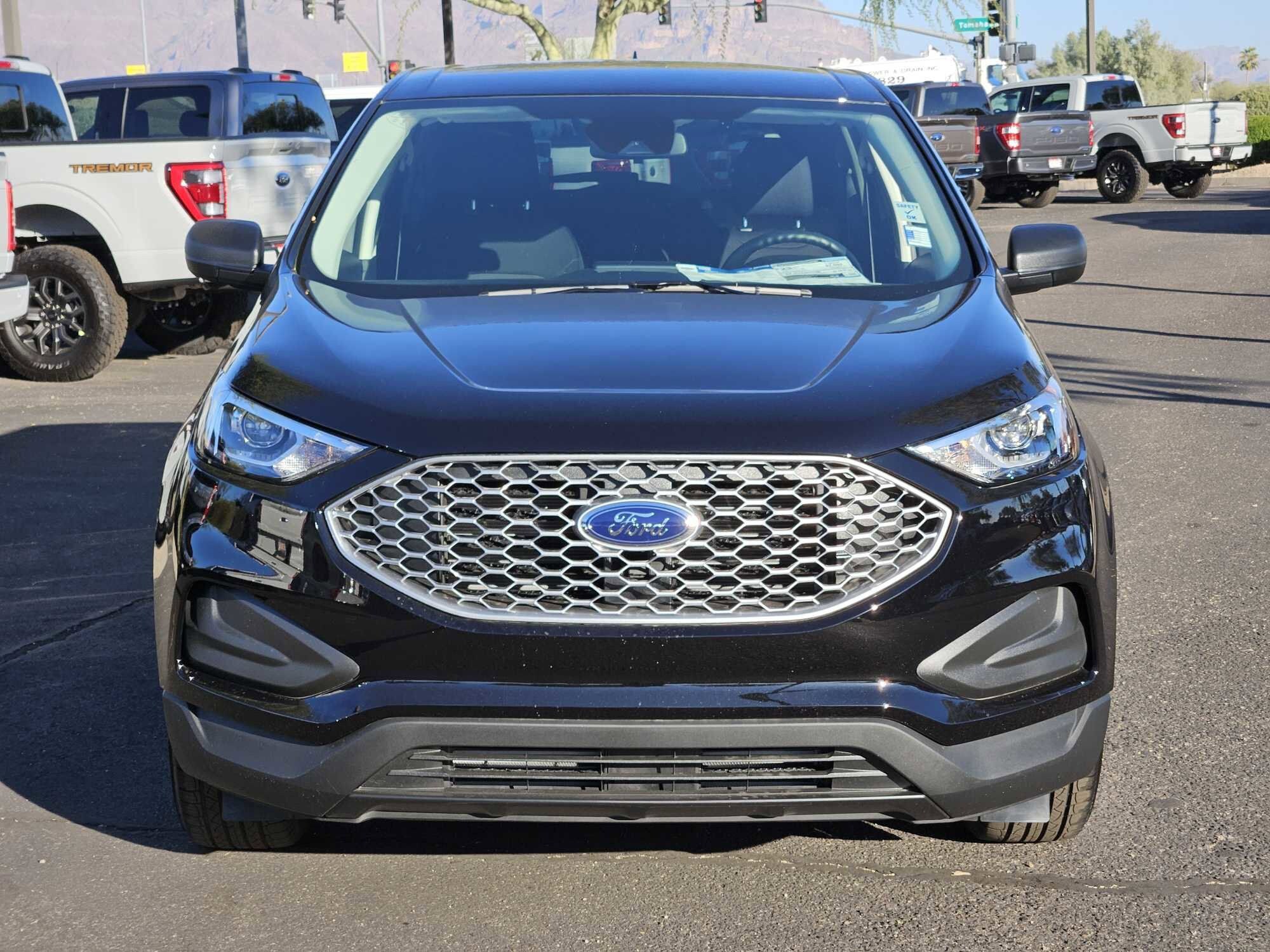 2024 Ford Edge SE photo 2