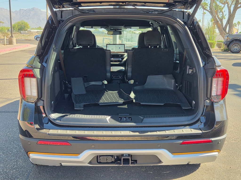 2026 Ford Explorer photo 2