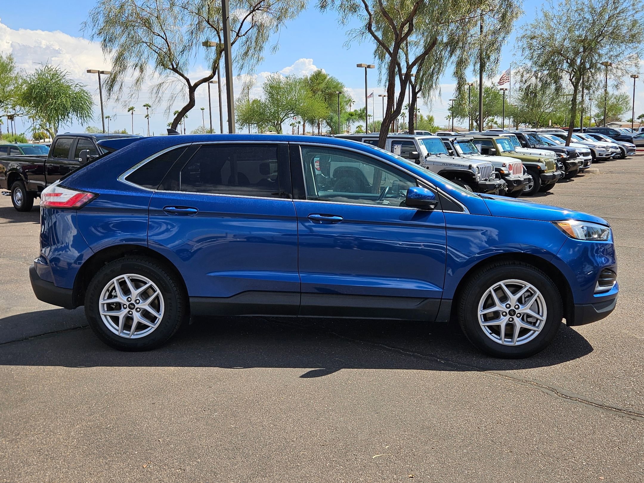 2023 Ford Edge SEL photo 3