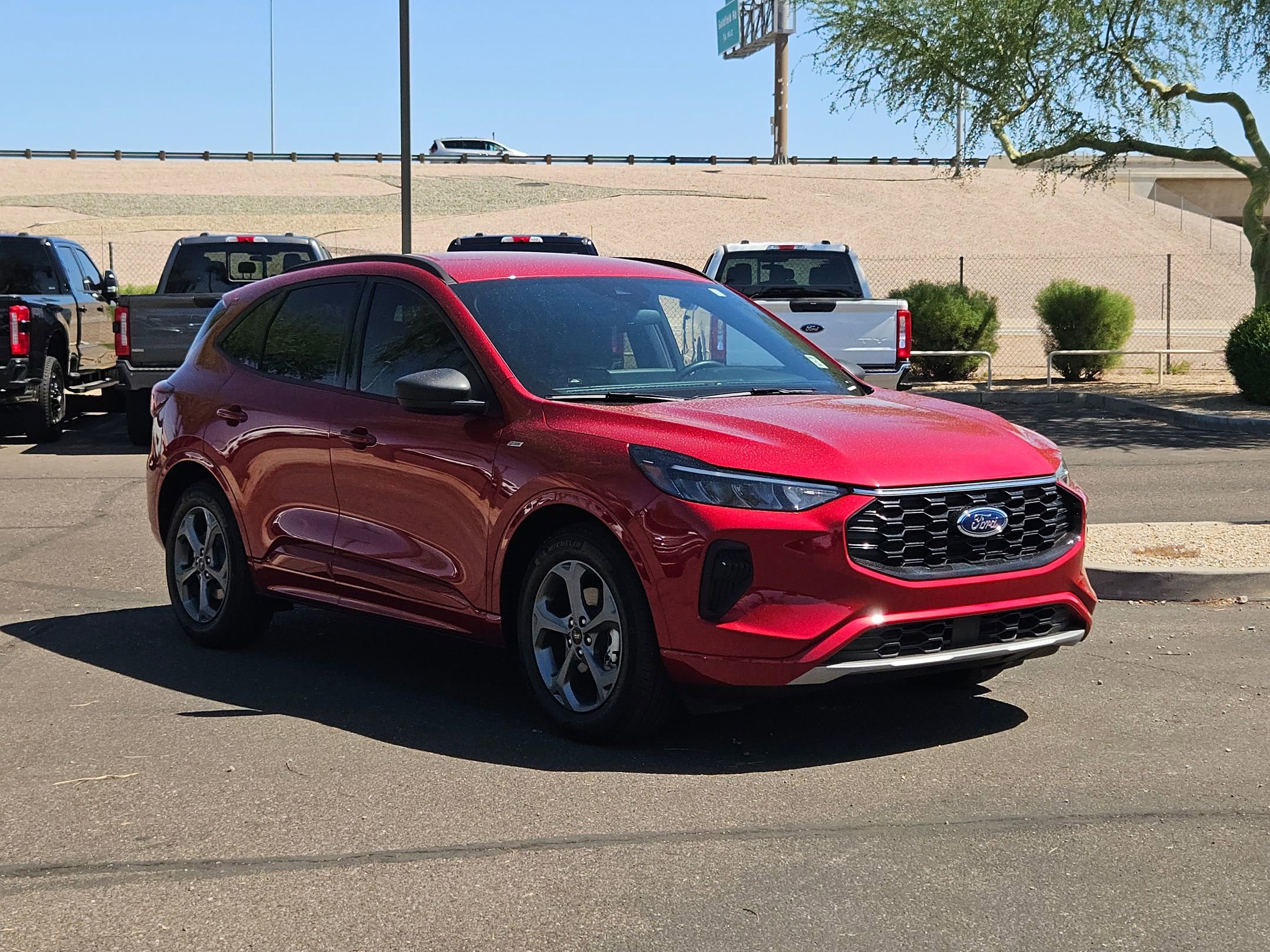 2024 Ford Escape ST-Line photo 2