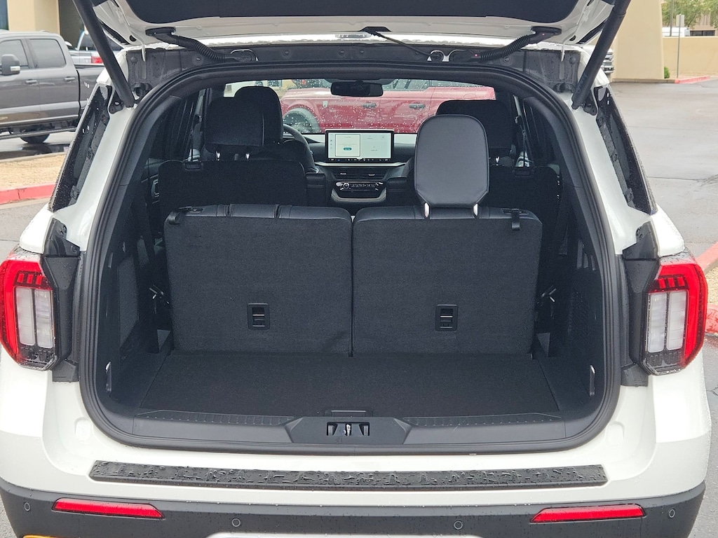 2026 Ford Explorer photo 3