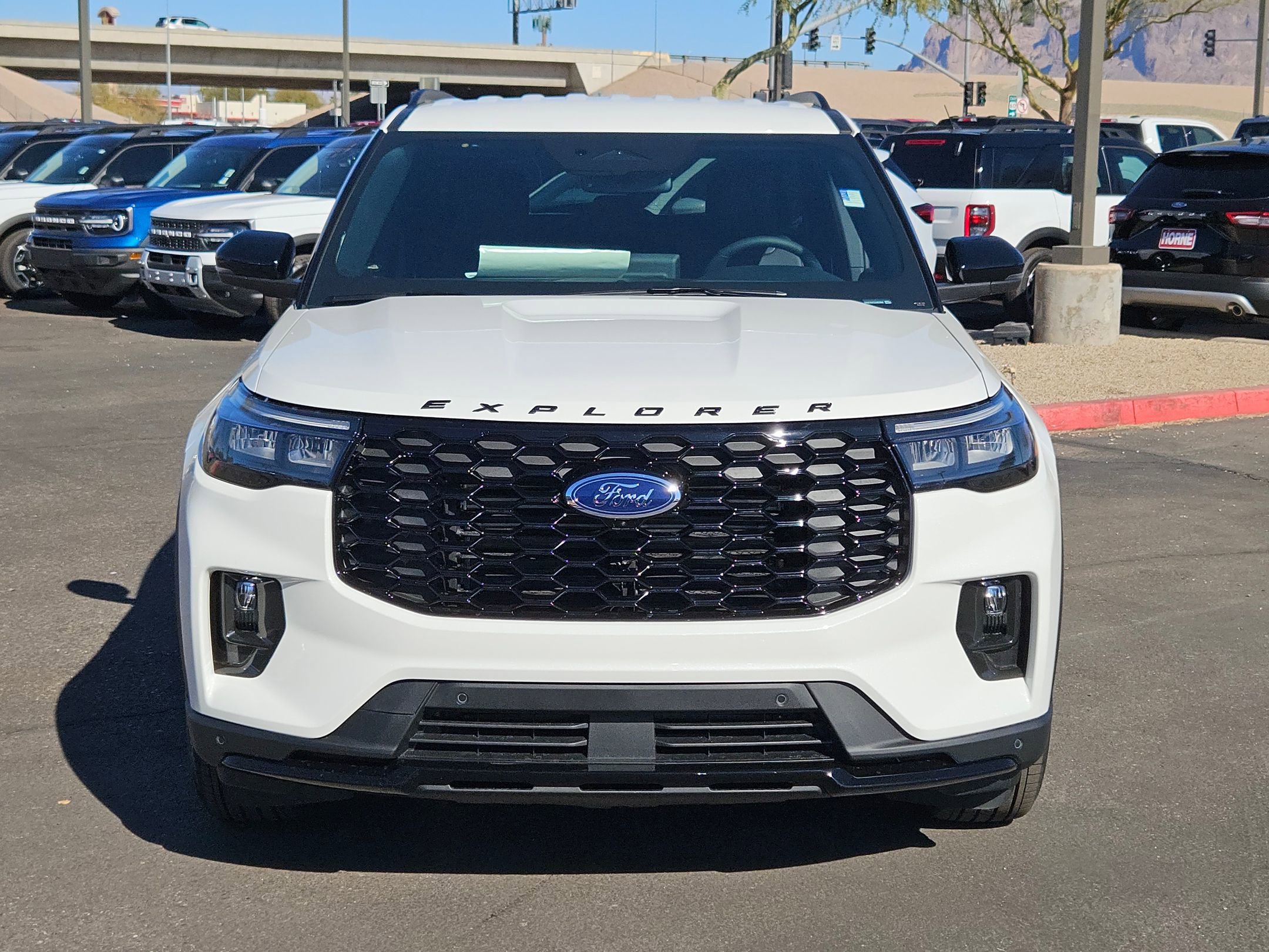 2025 Ford Explorer ST-Line photo 2