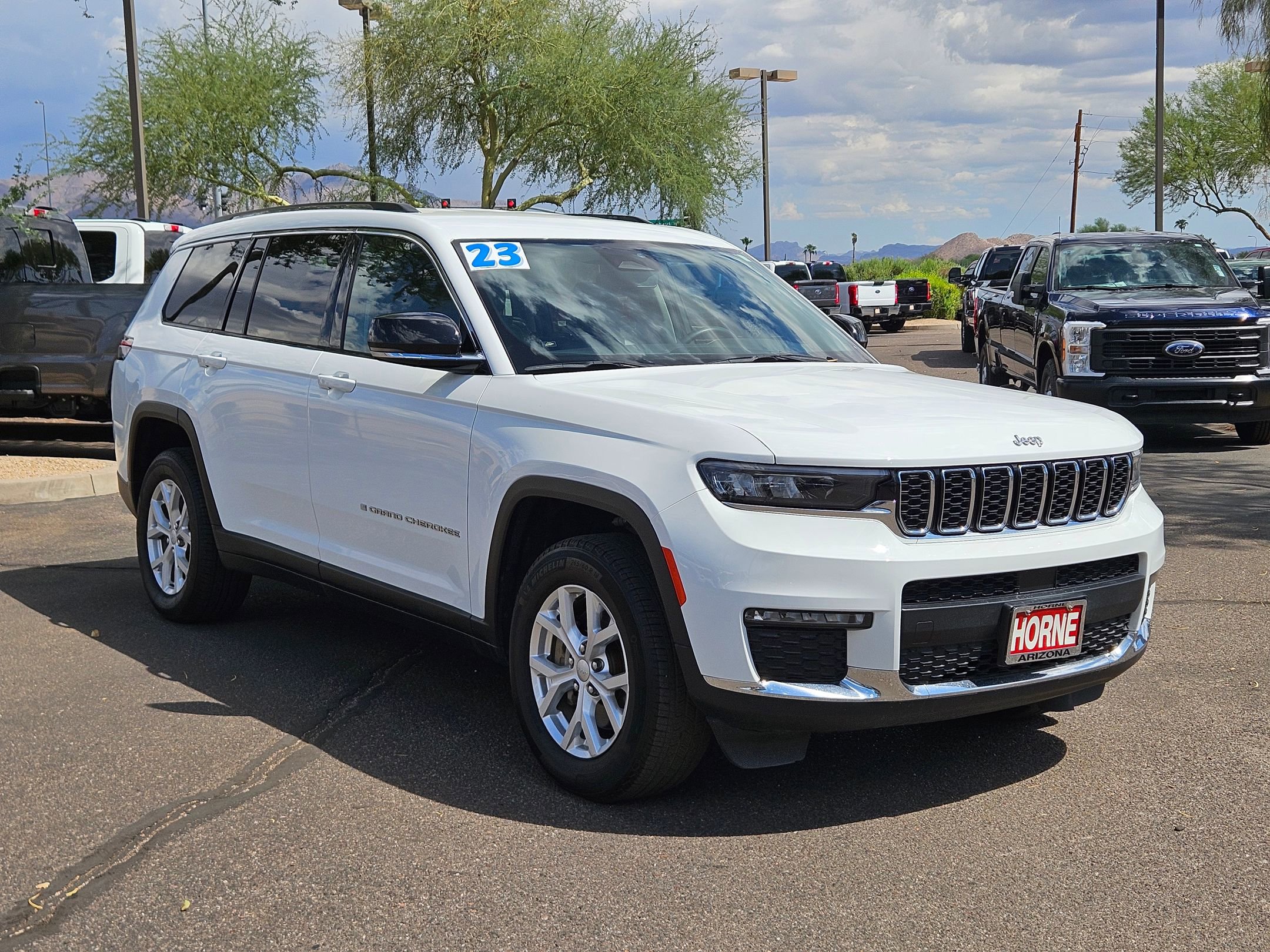 2023 Jeep Grand Cherokee Limited photo 2