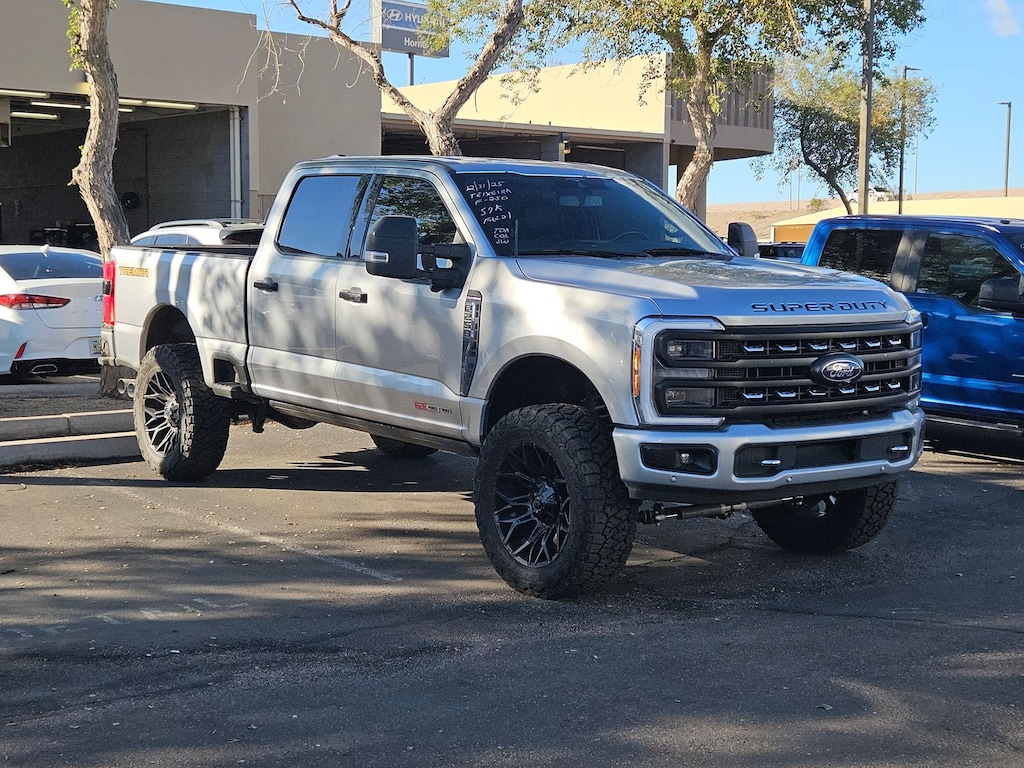 2023 Ford F-250 Platinum photo 3