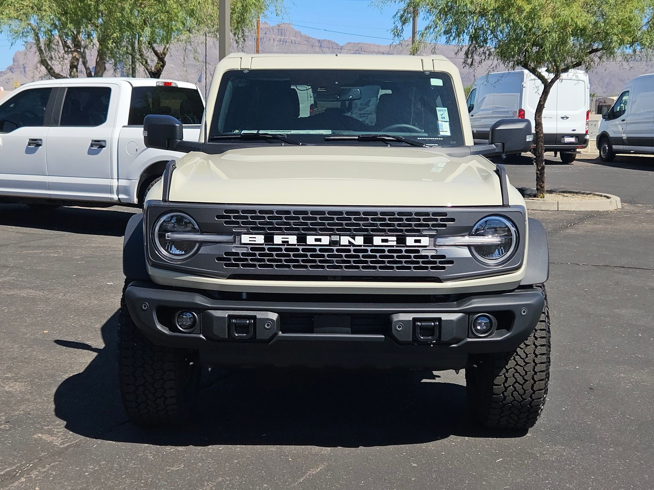 2025 Ford Bronco Badlands photo 2
