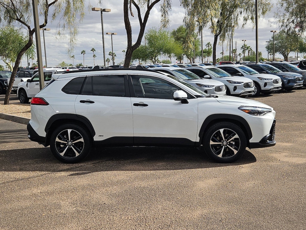 2023 Toyota Corolla Cross Hybrid XSE photo 2