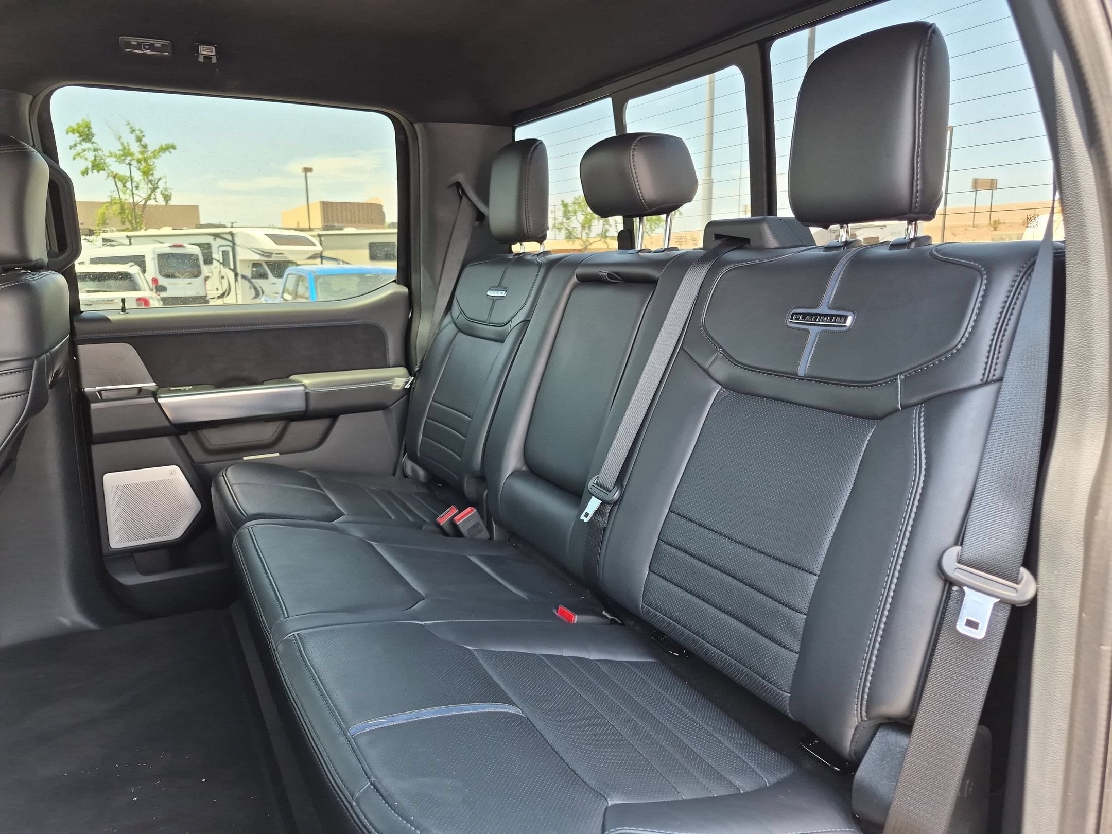 2025 Ford F-350 Super Duty Platinum - Photo 15