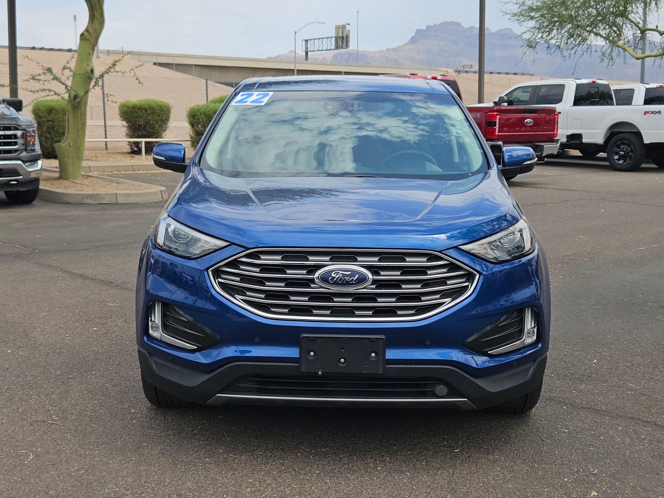 2022 Ford Edge Titanium photo 2