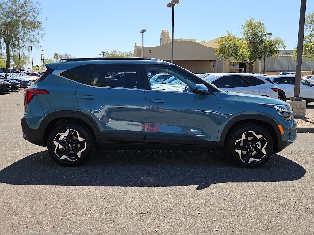 2024 Kia Seltos EX photo 3