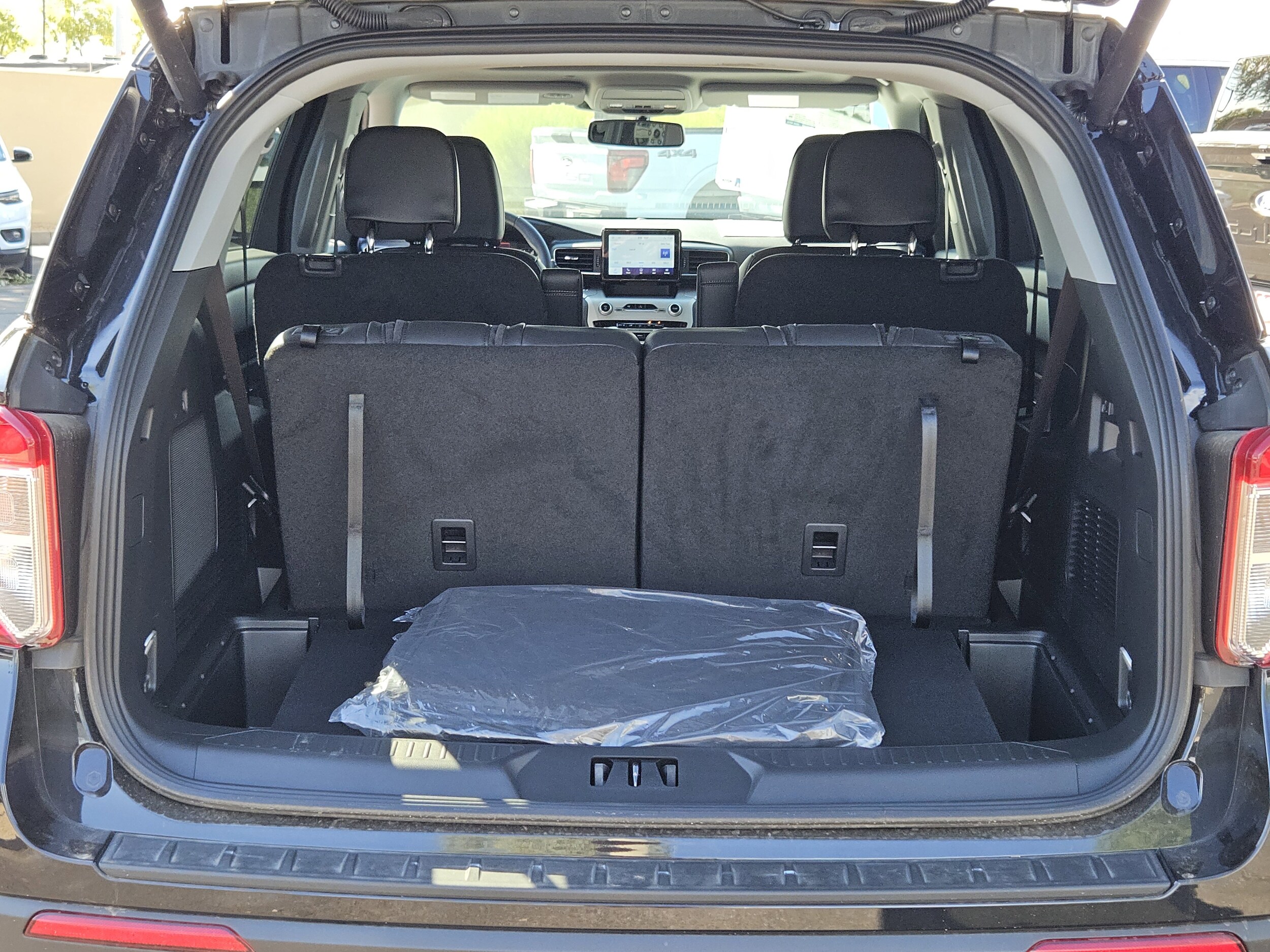 2024 Ford Explorer XLT photo 4