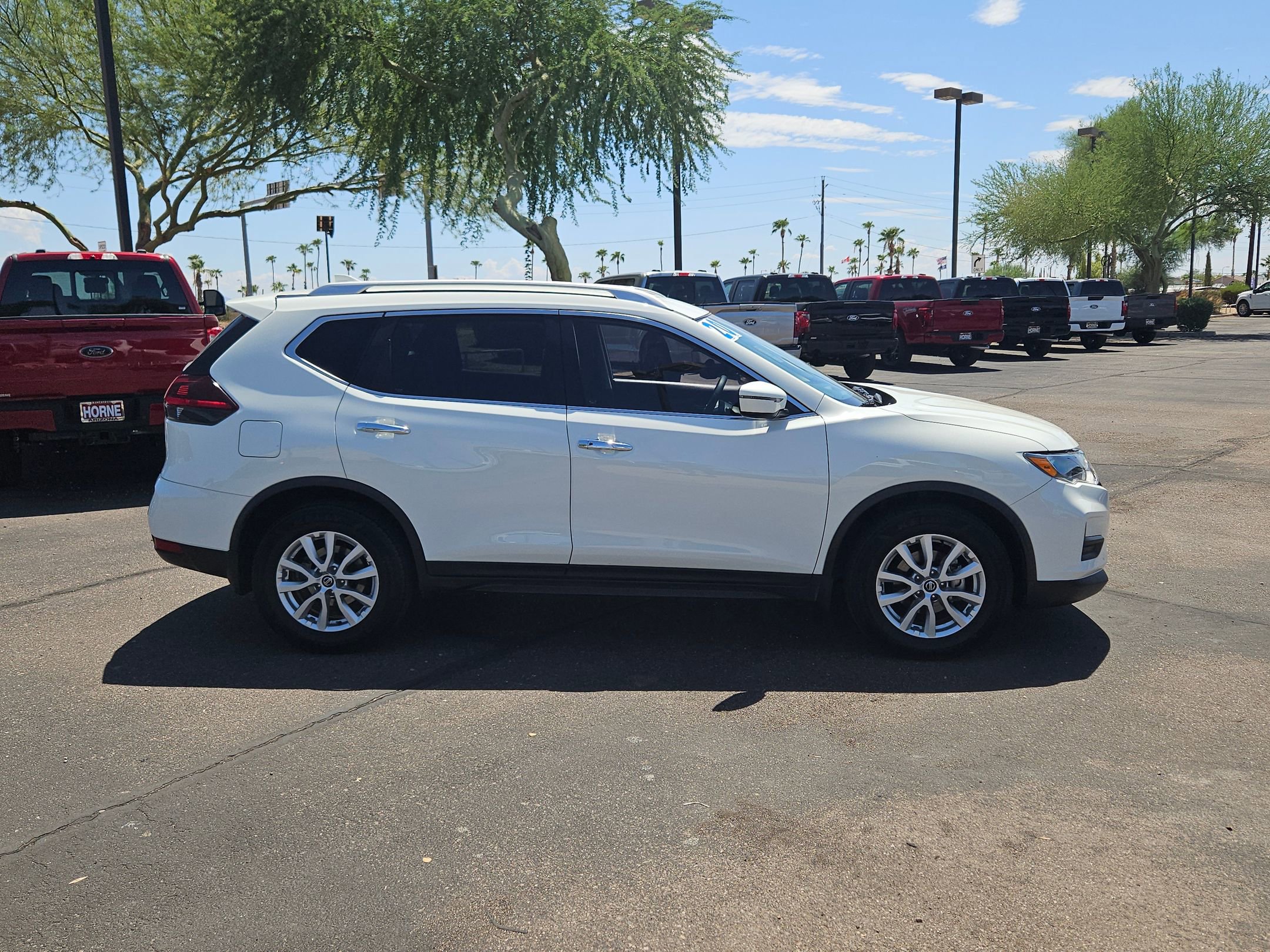 2020 Nissan Rogue SV photo 3