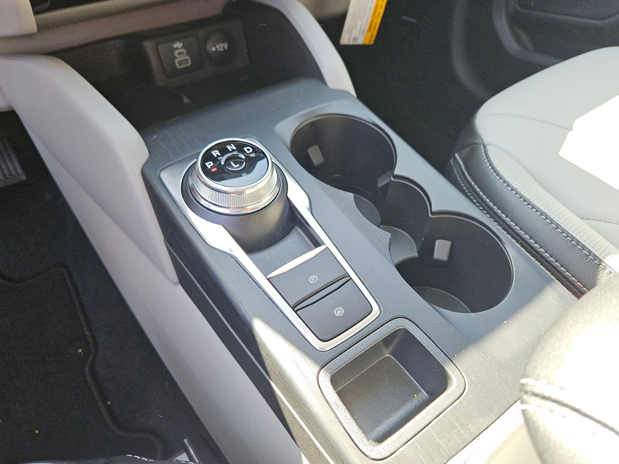 2025 Ford Escape Plug-in hybrid PHEV - Photo 10