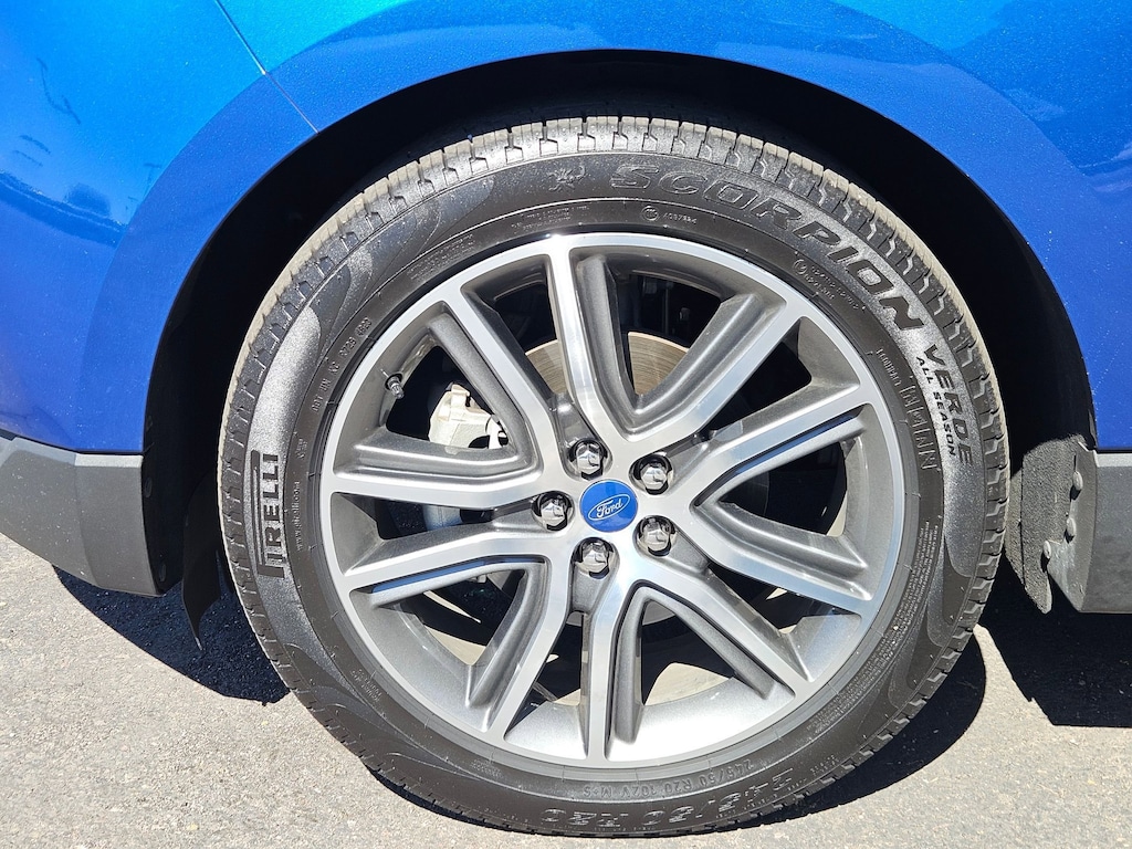 2020 Ford Edge Titanium photo 4