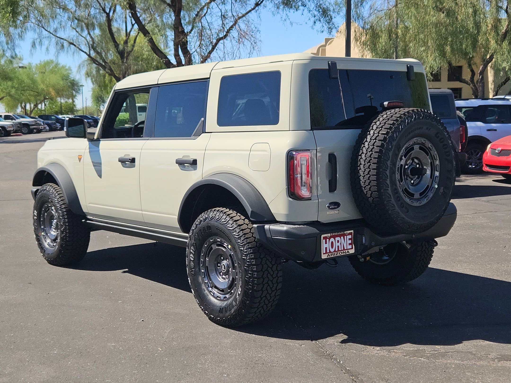 2025 Ford Bronco Badlands photo 3